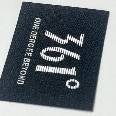 Custom bordir kain tenunan Label Tag untuk topi T-shirt