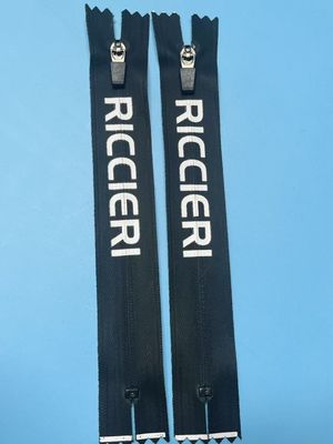 ODM Berguna Lagi Hitam Nylon Zipper Tarik Untuk Pakaian Merchandise Store