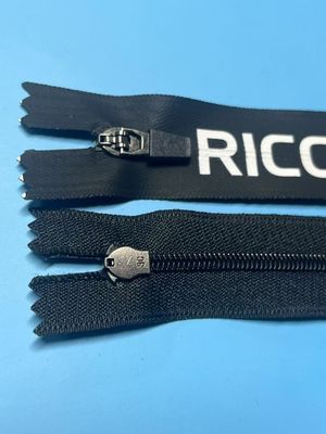 ODM Berguna Lagi Hitam Nylon Zipper Tarik Untuk Pakaian Merchandise Store