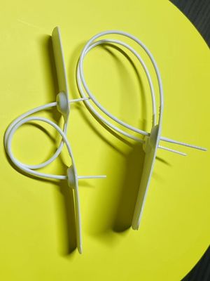 Bulk White Plastic Cloth Security Tag Pada Pakaian persegi panjang