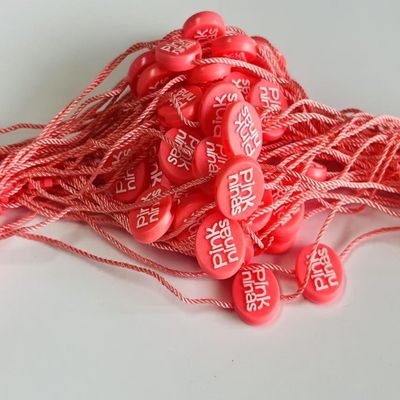 OEM Bulk Quantities Plastic Fastener Hang Tags Dengan Snap Lock Pins Dan Security Loops