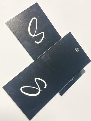 Custom Cardstock Swing Aksesoris Gantung Tag Untuk Pakaian 500 Paket