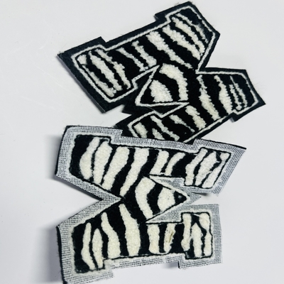 Patch pakaian ukuran lubang standar atau khusus dengan pencetakan warna penuh untuk desain dan gaya yang dipersonalisasi