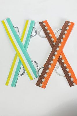 Label Pakaian Tenun yang Disesuaikan Kerajinan Potongan Ultrasonik Dengan Pengelompokan Akhir Rincian Kemasan 500-1000 pcs / tas Atau Per Kotak