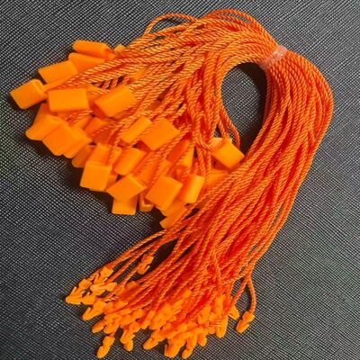 Lap dengan Kain Lembut Pengencang Tag Plastik Panjang Gantung Standar Sekitar 10 Inci dan Mudah Dipegang untuk Berbagai Kebutuhan Penandaan